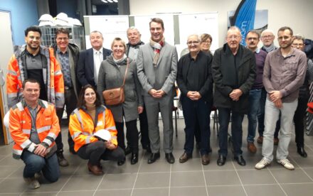 Julien VALENTIN, Président du Syvalom et Dominique MOUSSA, Président du SMET Meuse entourés des élus de leurs syndicats venus pour l'événement.